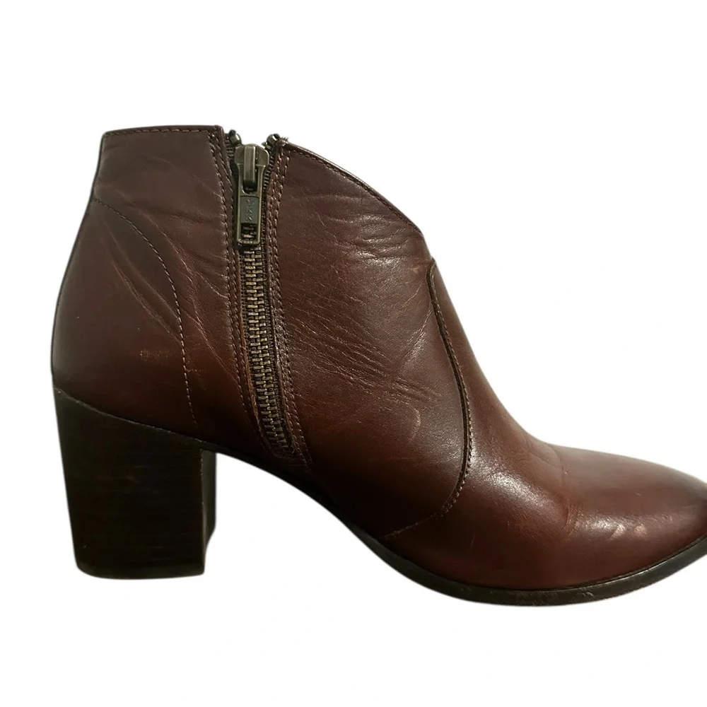 Frye Nora Short Zip Booties